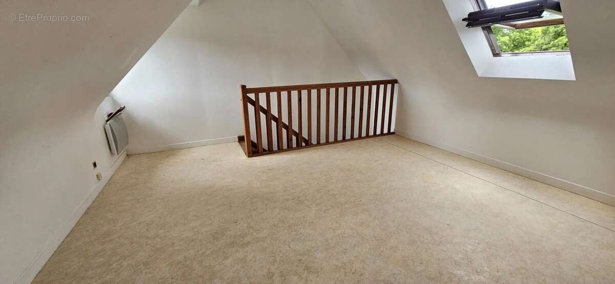 Opportunité unique ! Grande maison avec 3 logements distincts à vendre. - photo 22