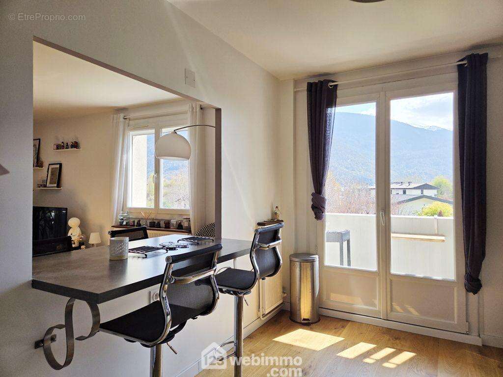 Celui-ci est exposé Sud. - Appartement à ALBERTVILLE