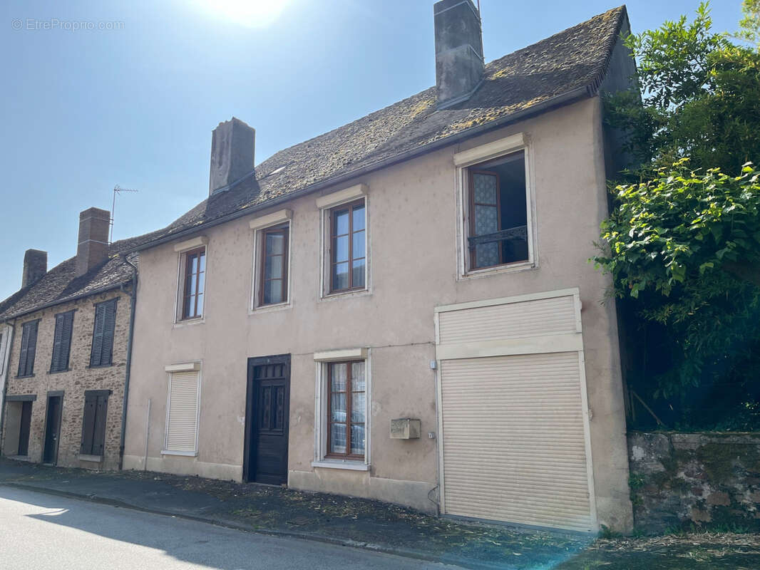 Maison à COUSSAC-BONNEVAL