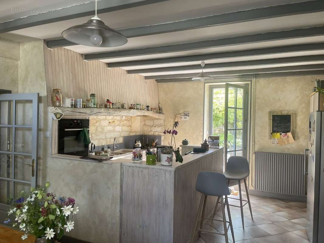 Maison à SAINT-MEME-LES-CARRIERES