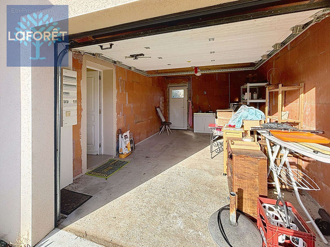 Maison à CHATEAUNEUF-DU-FAOU