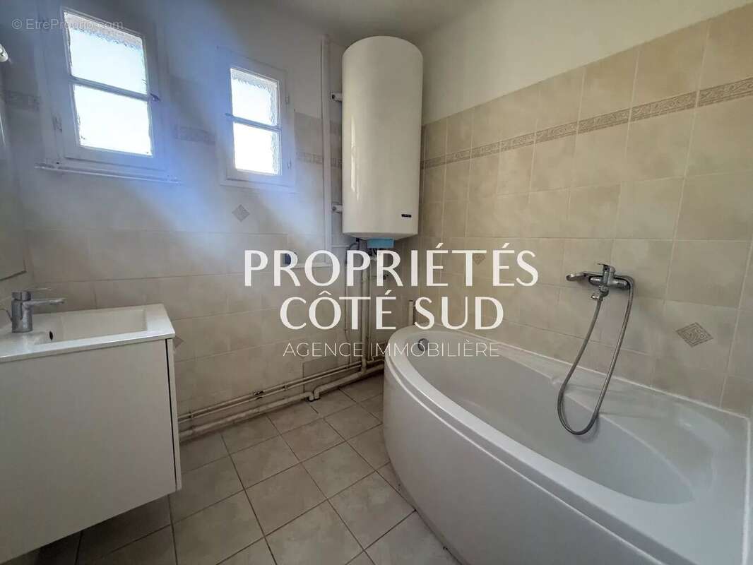 Appartement à VILLENEUVE-LES-AVIGNON