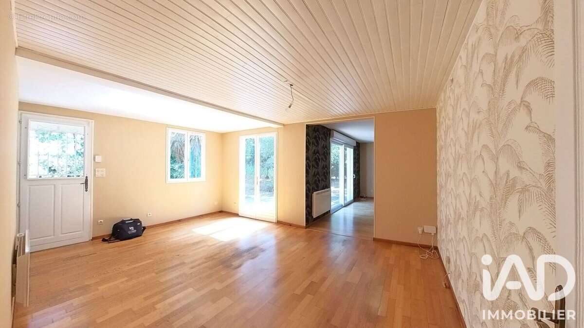 71 m² à Savigny-En-Veron  - photo 2