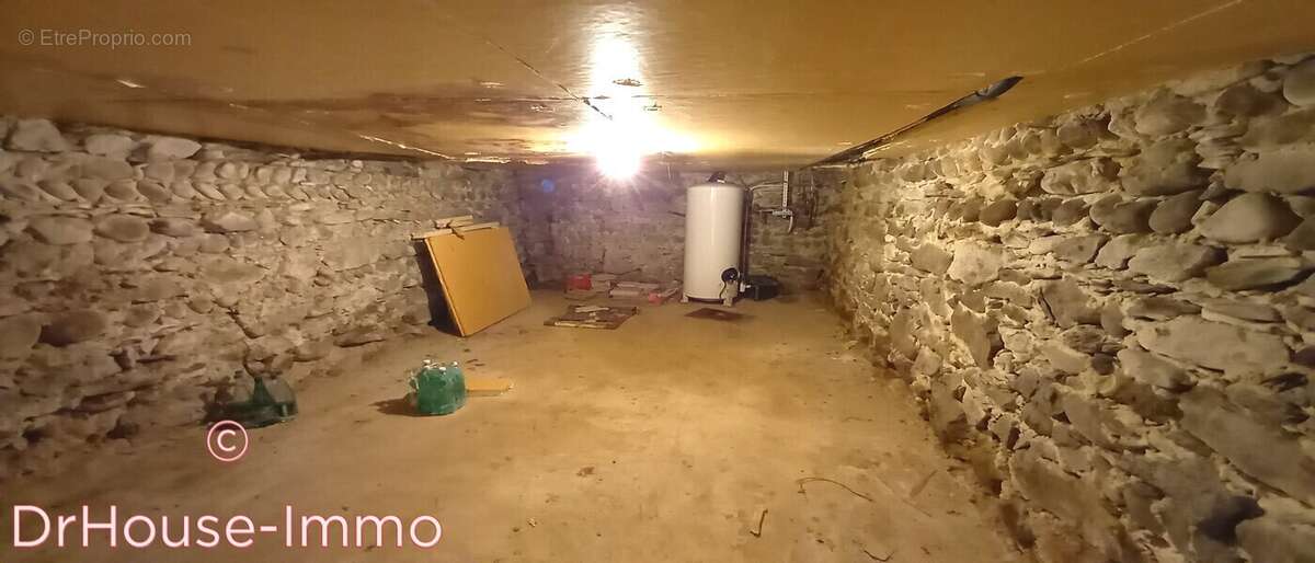 Maison à SAINT-JEAN-DE-BOURNAY