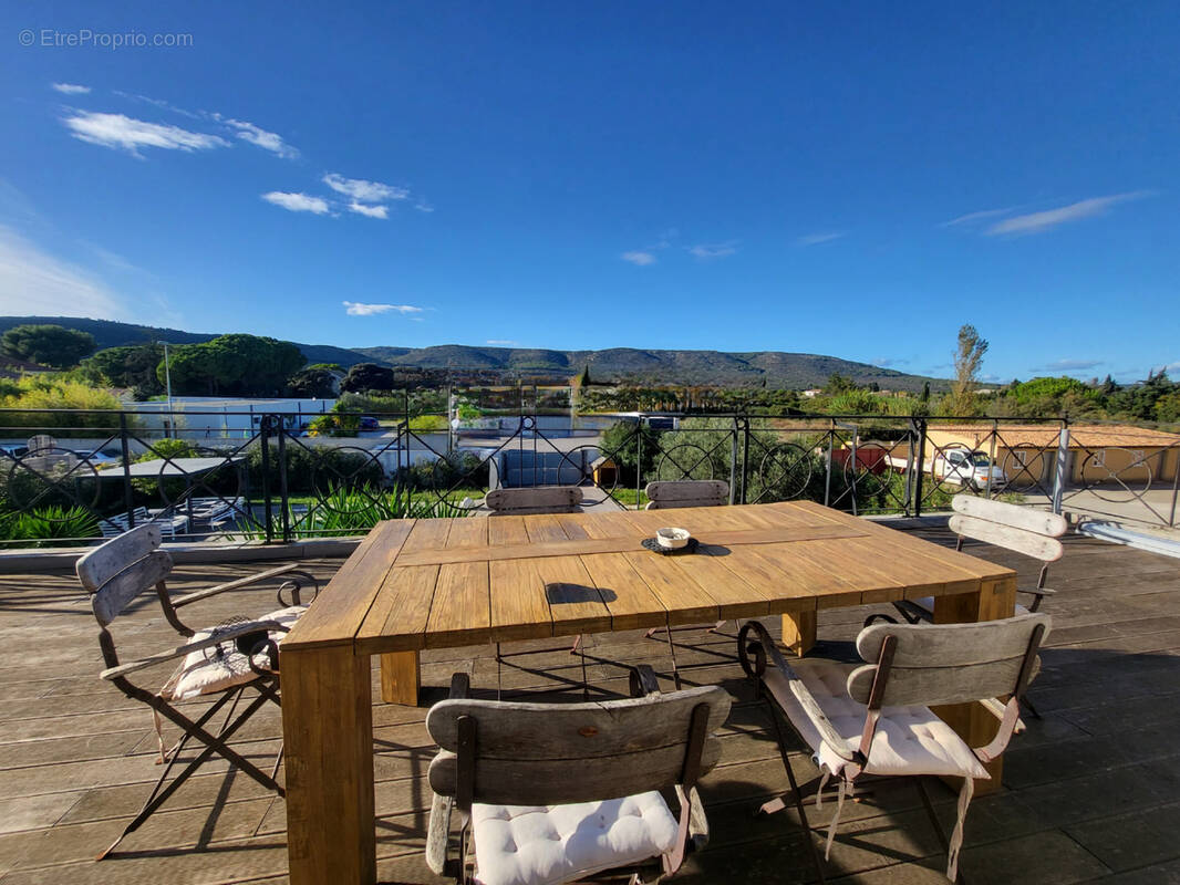 Appartement à VIC-LA-GARDIOLE