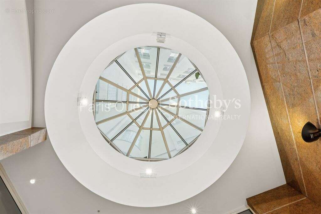 Appartement à PARIS-1E