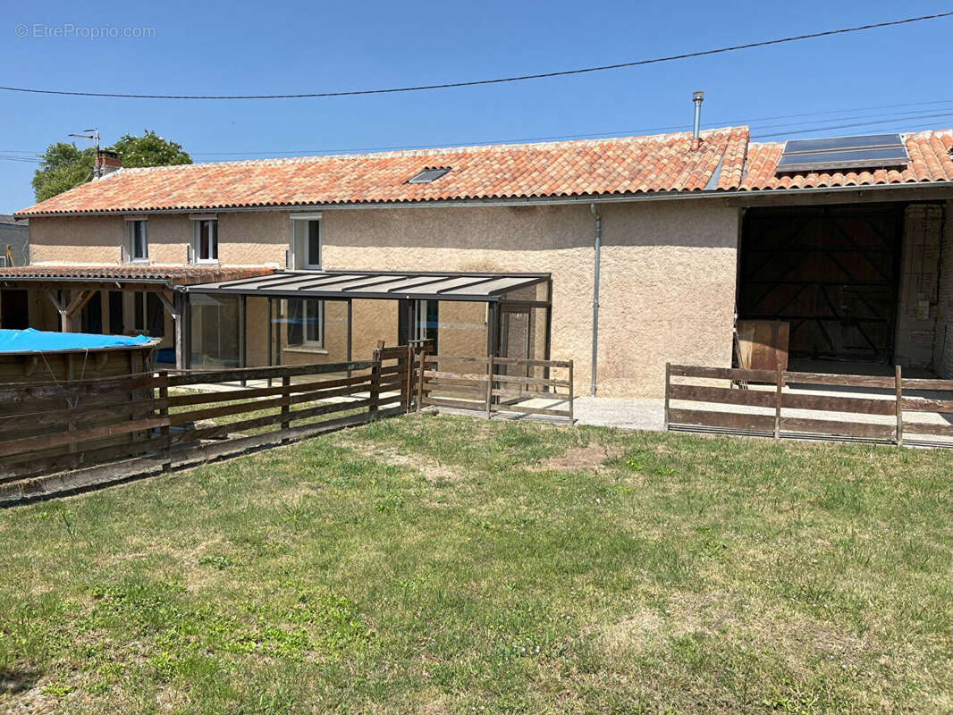 Maison à LA ROCHE-RIGAULT