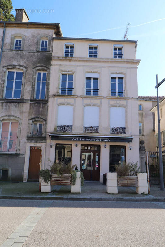 Appartement à VIC-SUR-SEILLE