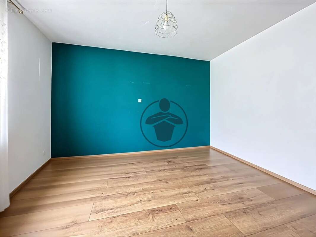 Maison à MONTESCOURT-LIZEROLLES