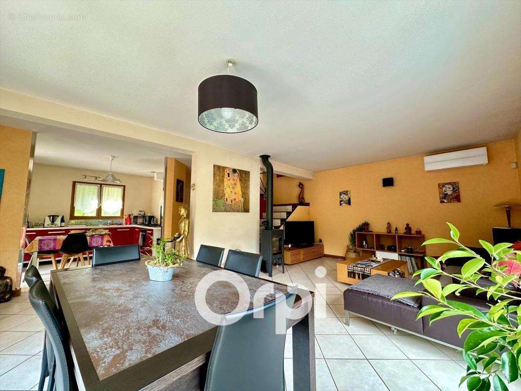 Maison à SAINT-MURY-MONTEYMOND