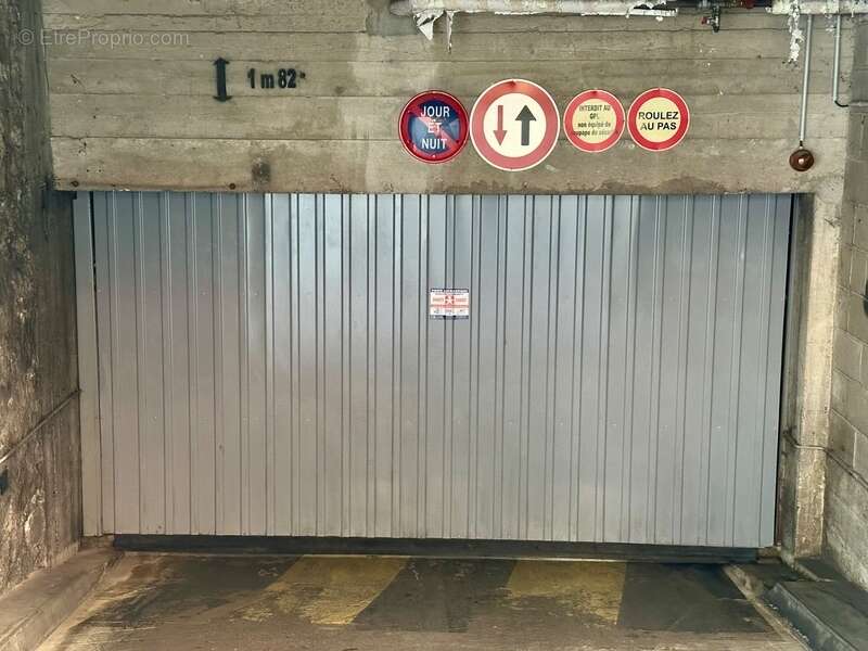 Parking à PARIS-20E