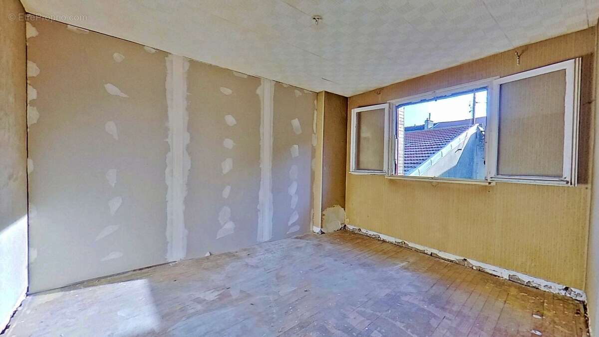Lunéville centre : Appartement T4 à renover avec un lot de cave - Visite virtuelle sur demande - photo 5