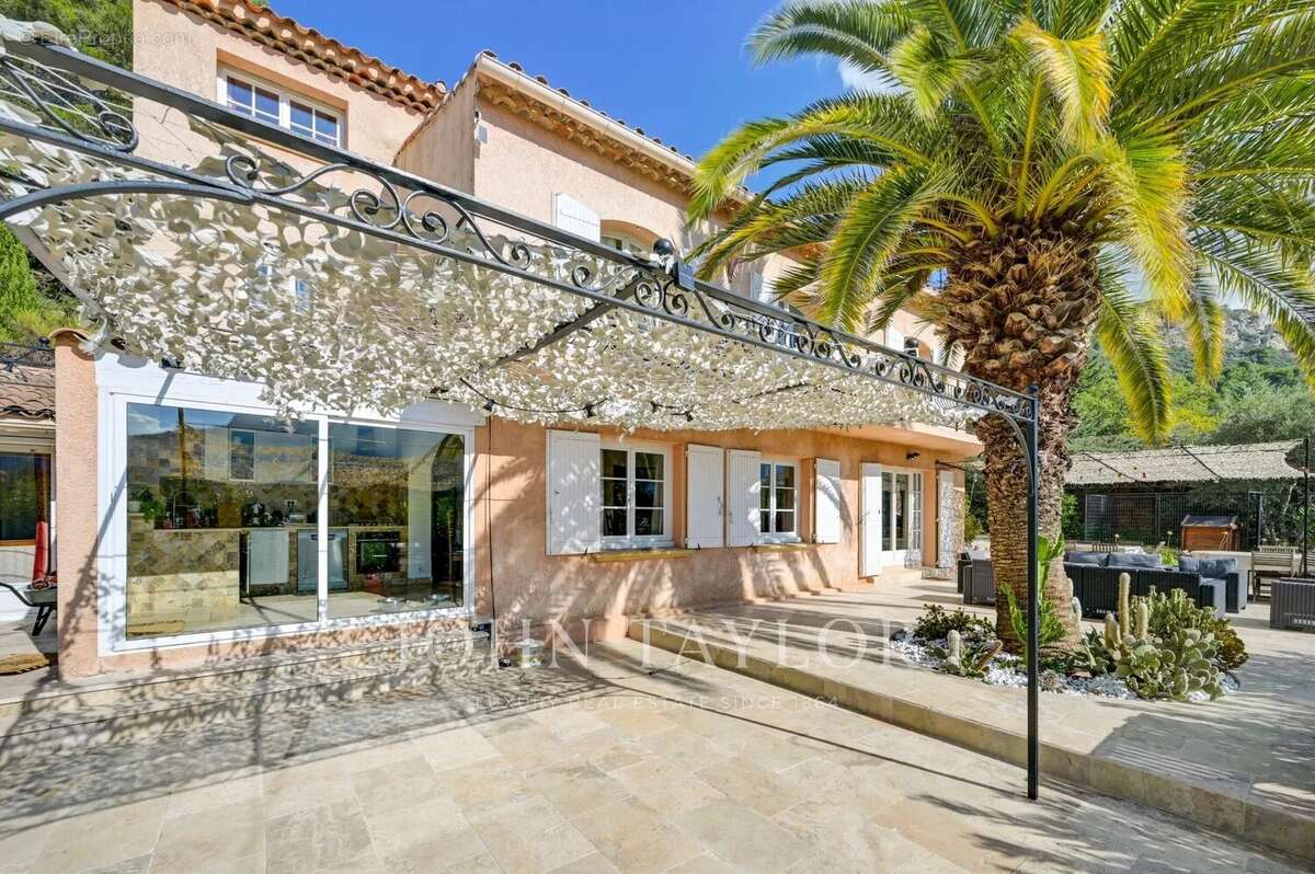 Maison à VAUVENARGUES