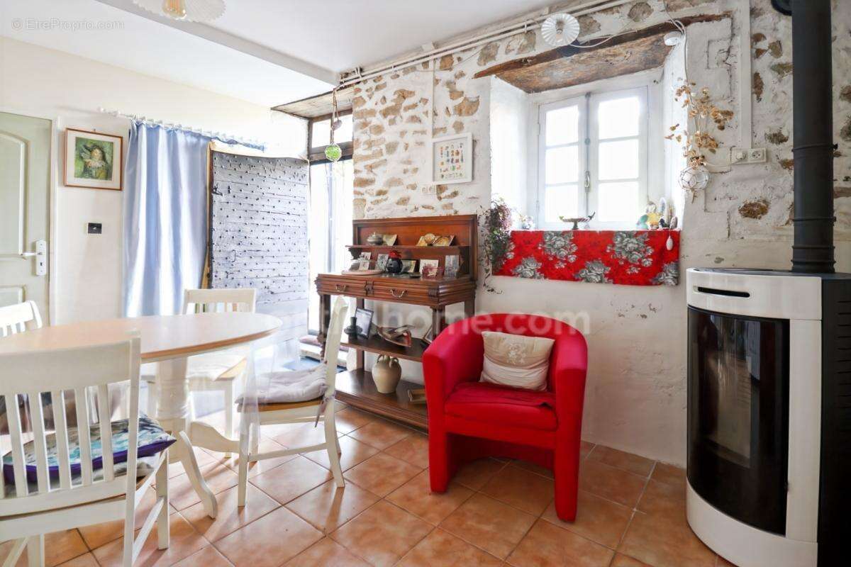 Maison de Charme et de Caractère de 353 m² - 9 Pièces - 6 Chambres sur parcelle de 662 m² - BELLAC 87300 - photo 6