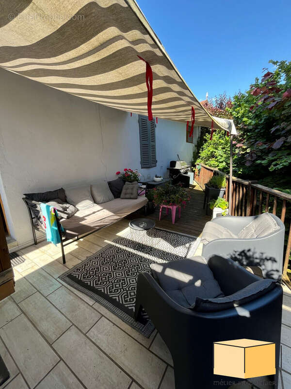 Appartement à YENNE