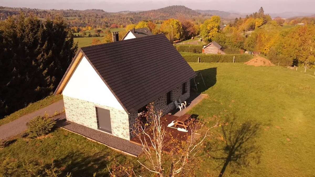 Maison à BESSE-ET-SAINT-ANASTAISE