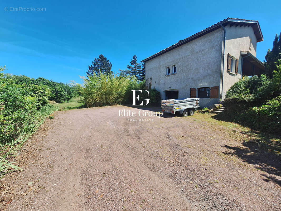 Maison à PUYMOYEN