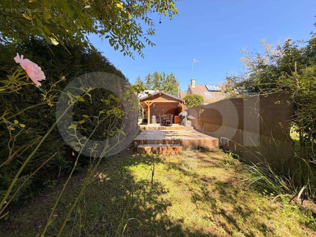 Maison à VIEUX-MOULIN