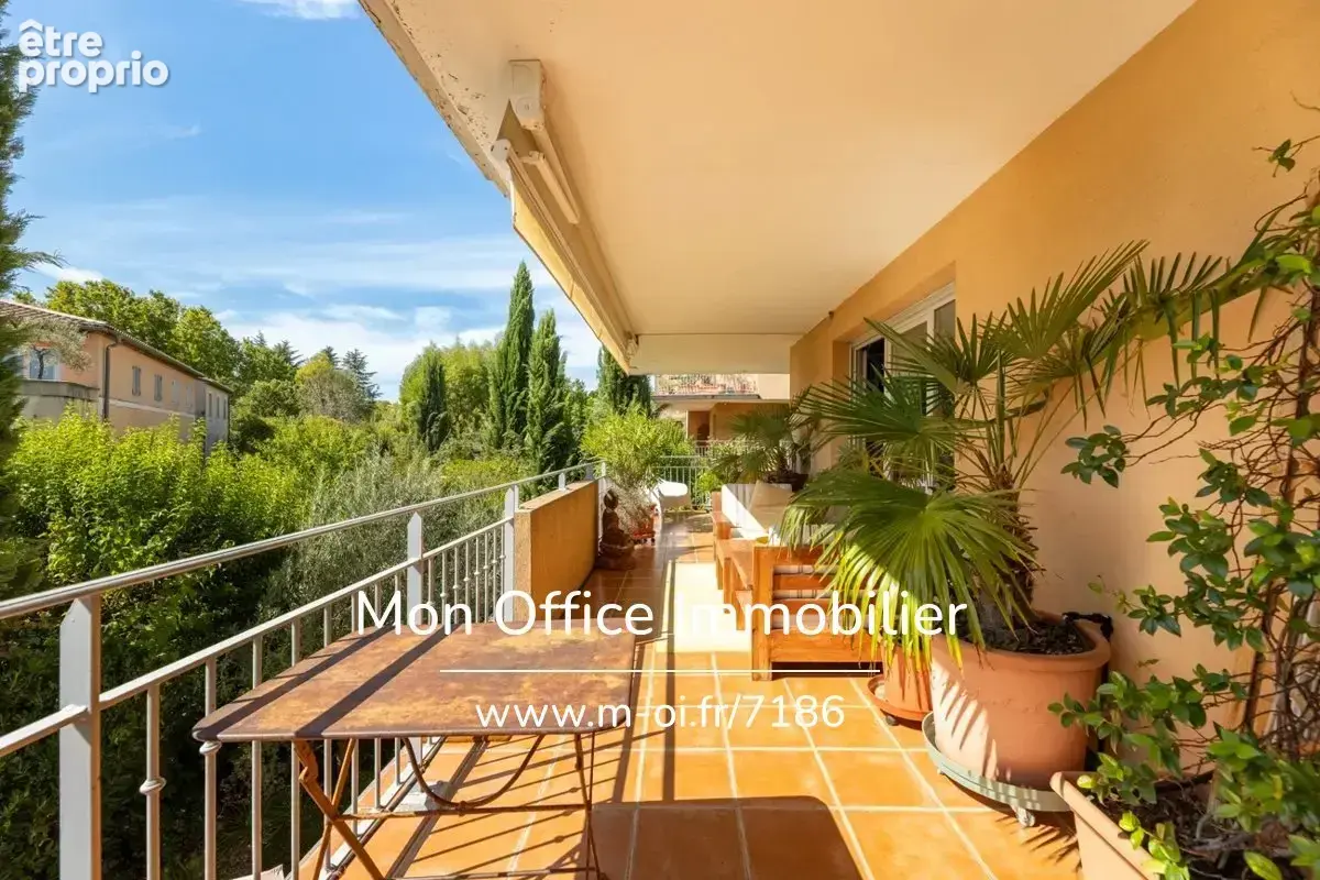 Référence : 7186-AUS - Appartement 3 pièces de 95m² avec terrasse - Piscine - Double box -13540 Aix-en-Provence - photo 2