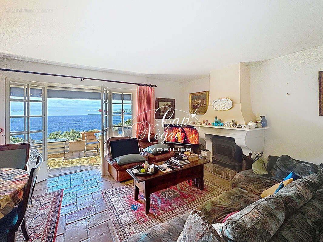 Villa provençale disposant d'une magnifique vue sur la mer - photo 9