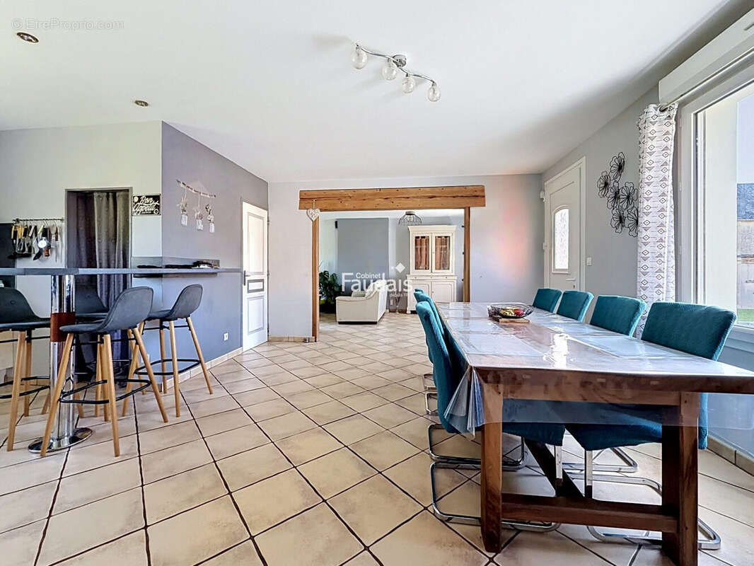 Maison 183 m² à Cavigny  - photo 6