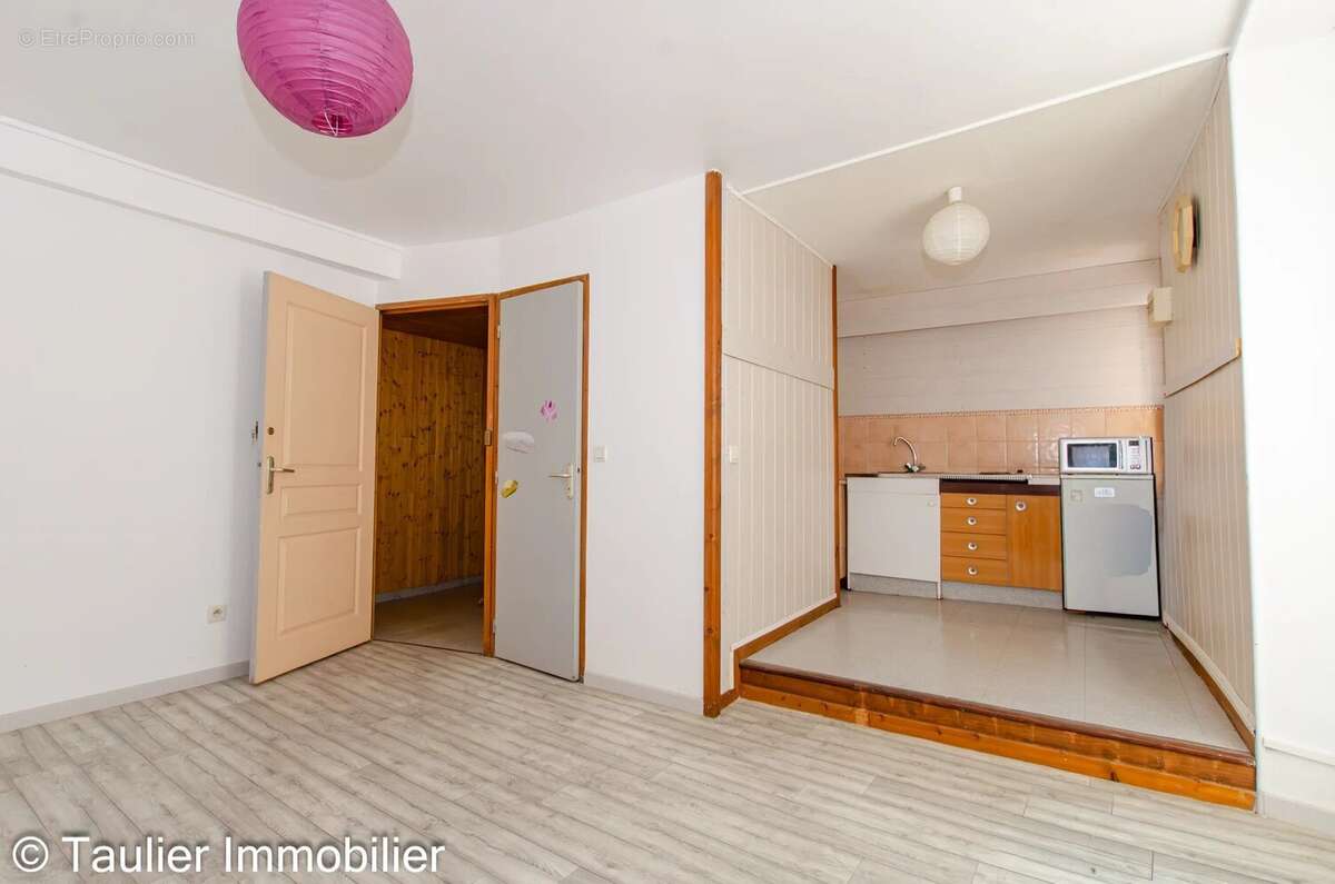 Immeuble sur trois niveaux - ST MARCELLIN - photo 3