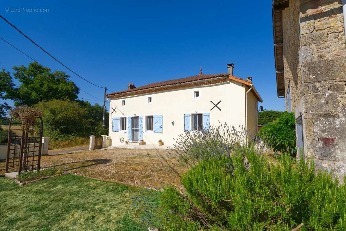 Maison charmante de 2 chambres, situé dans un hameau proche de Confolens, piscine hors-sol - photo 26