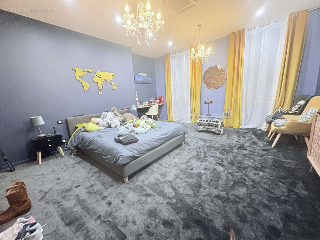 Appartement 800 m² à Saint-Florentin  - photo 4