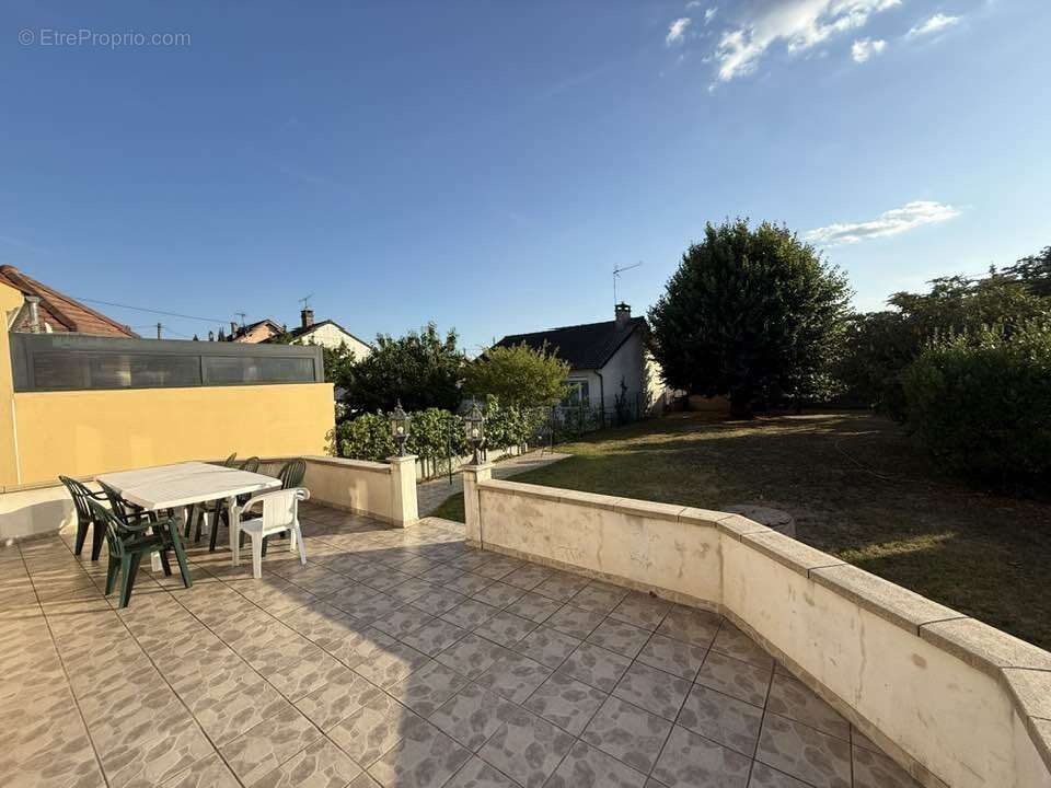 Maison à VIGNEUX-SUR-SEINE