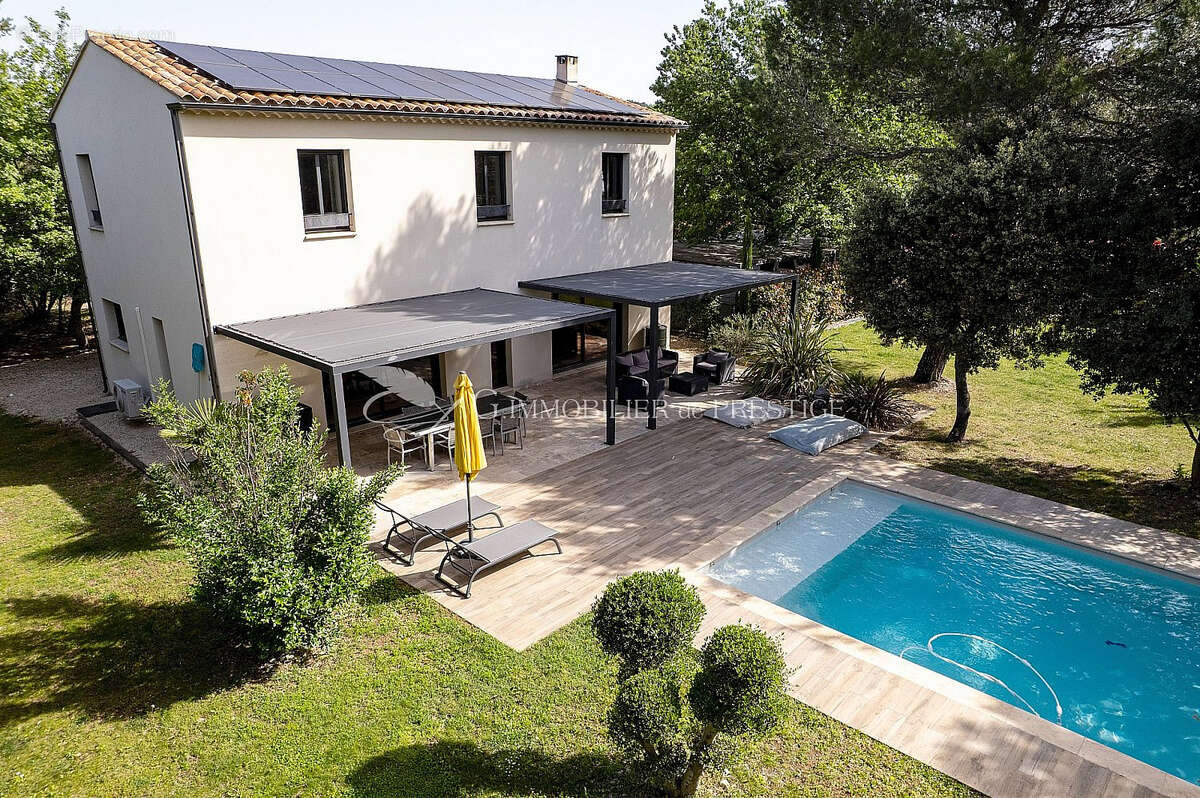 Maison à PERNES-LES-FONTAINES