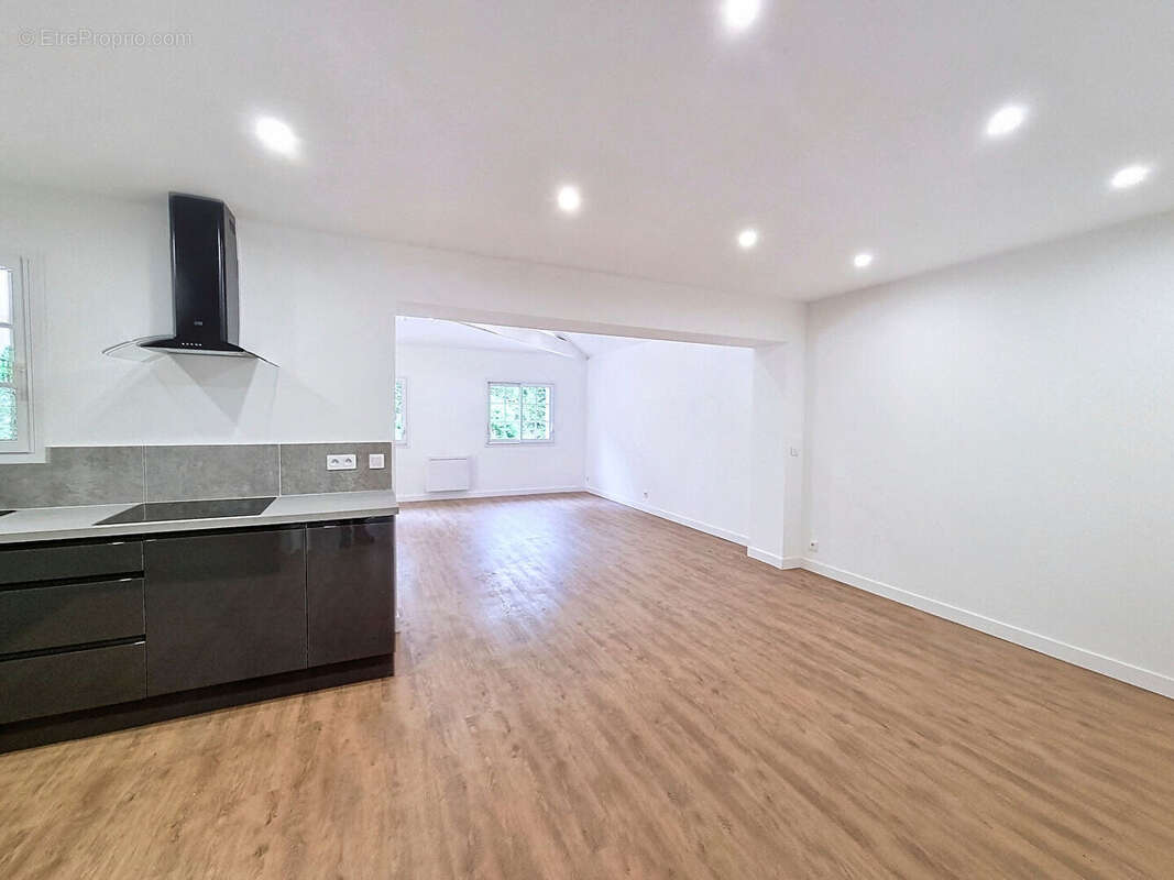 Maison à SAINT-CAPRAIS-DE-BORDEAUX