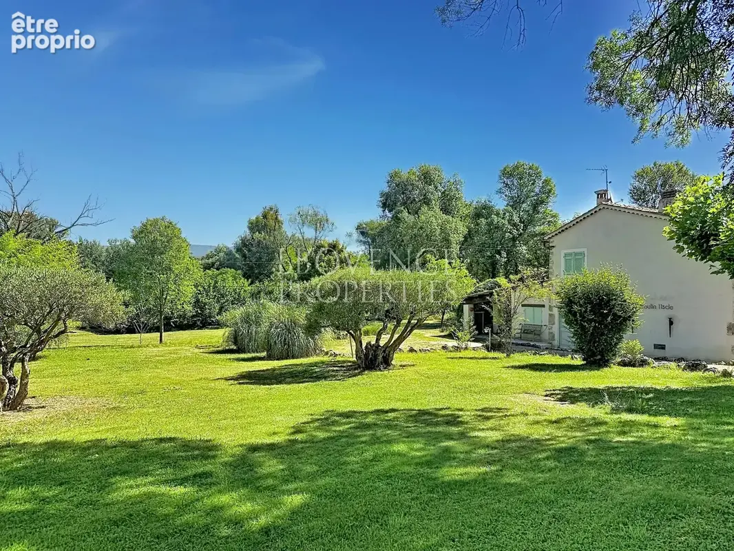 Propriété d'exception avec moulin du 19ème siècle, villa indépendante, 2 piscines sur 1,6 hectare - photo 8