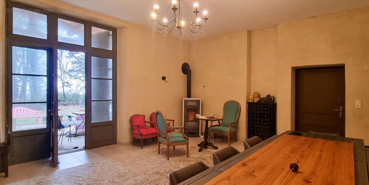 salle a manger - Maison à SAISSAC