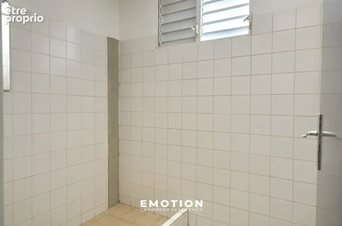 Local commercial 170 m2   Moudong Jarry BAIE-MAHAULT - photo 5