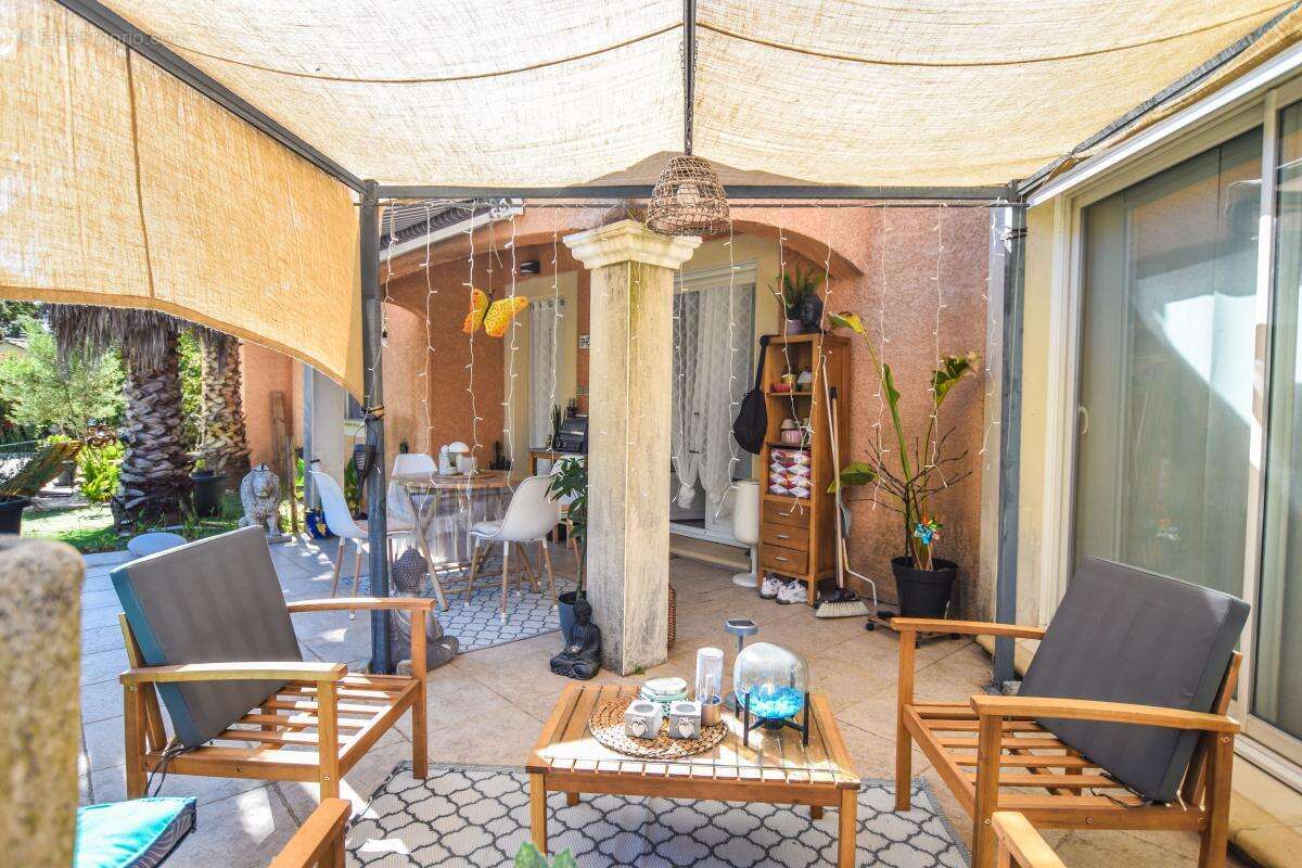 Maison à Vendre à Rochefort du Gard, 5 chambres, piscine - photo 16