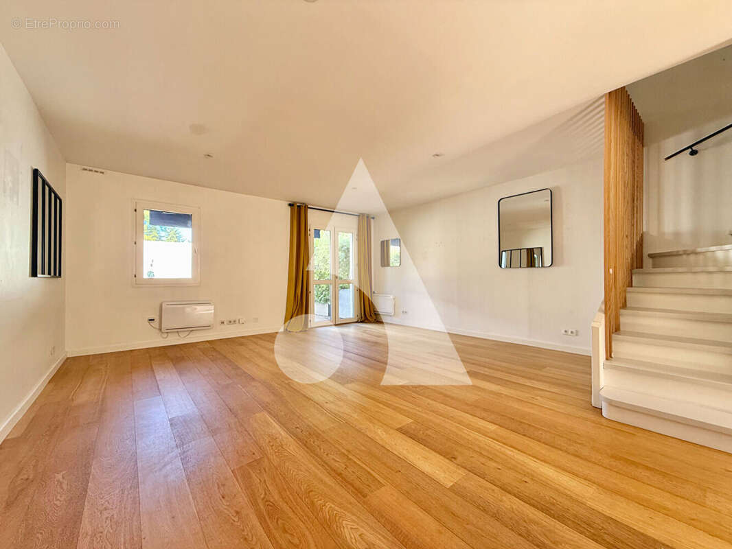 Maison à LE THOLONET