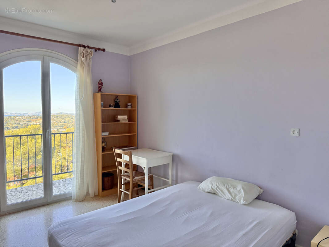 Maison à CARQUEIRANNE