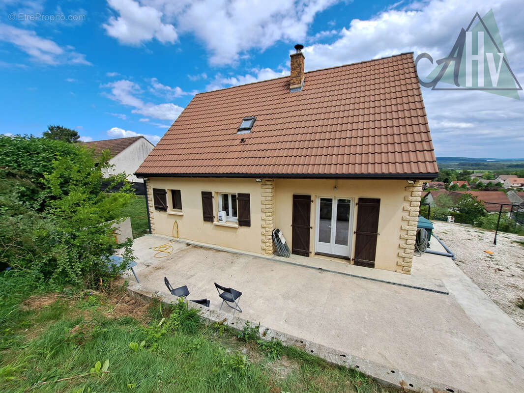 Maison à PONT-SUR-YONNE