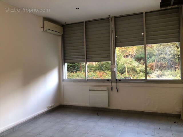 Commerce à MARSEILLE-8E