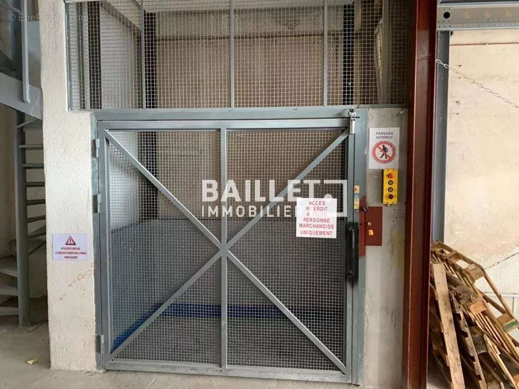 A vendre entrepôt / local 500 m2 zi carros - photo 7