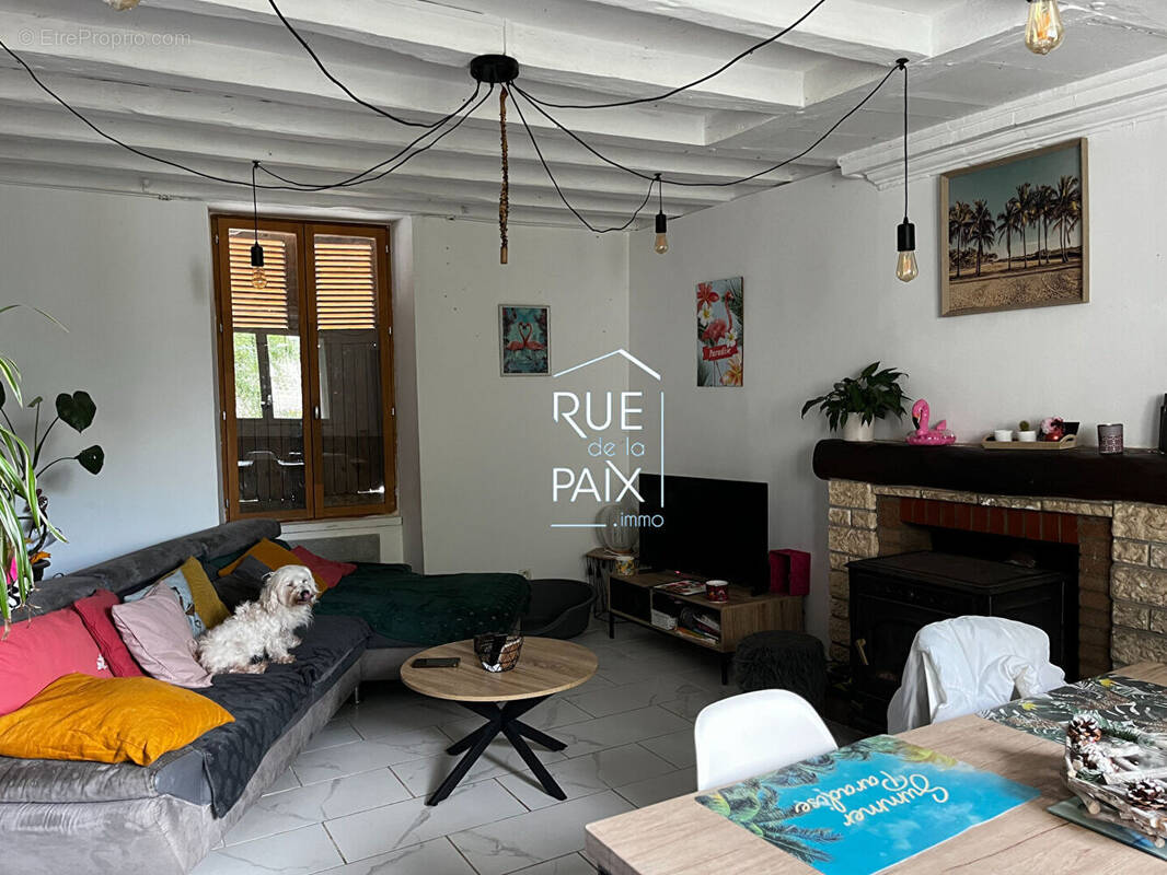 Maison à MONTS-SUR-GUESNES