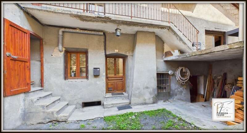 Maison à VILLAR-SAINT-PANCRACE