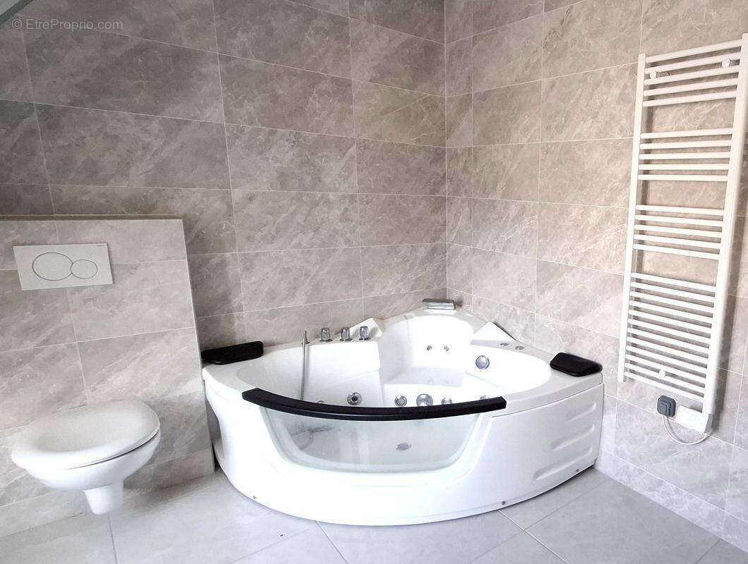 Maison à CUISE-LA-MOTTE