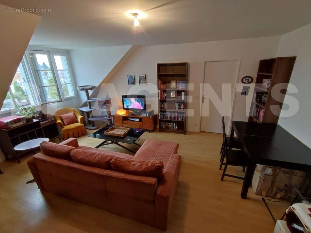 3 - Appartement à BAILLY-ROMAINVILLIERS