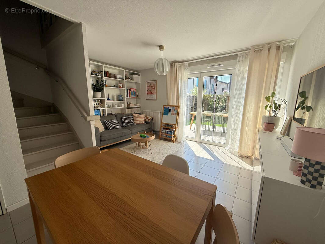 Appartement à PAREMPUYRE