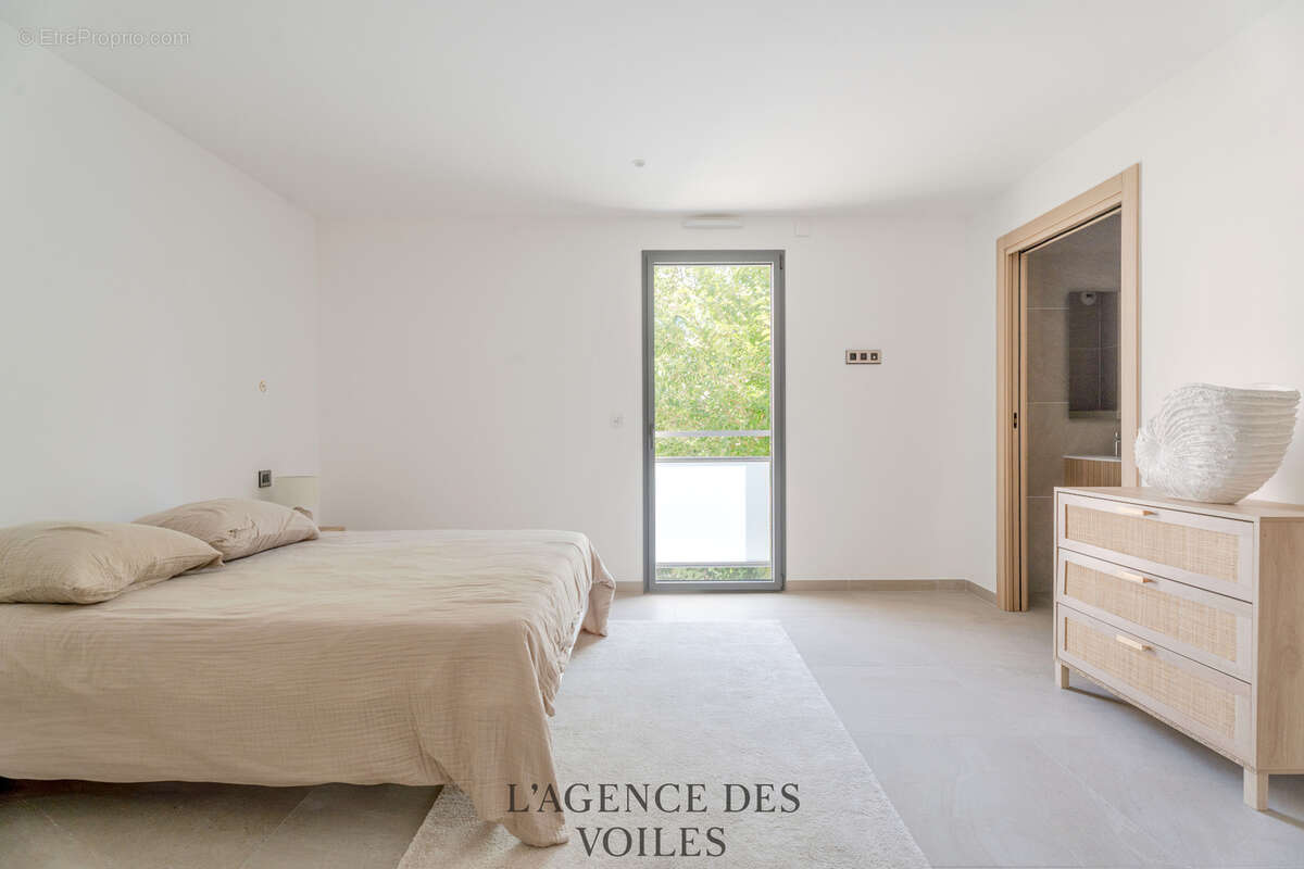 T3 de 97m2 dans le centre de Sanary-sur-mer - photo 5