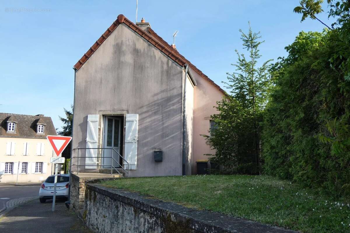 Maison à MONTCENIS