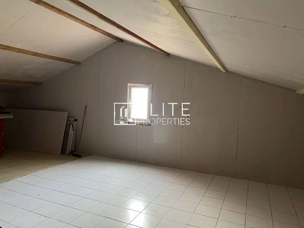 Commerce à TOURRETTES