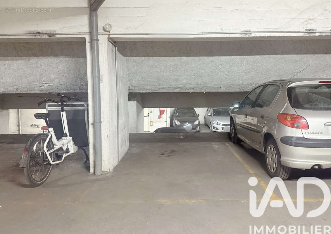 Photo 2 - Parking à PARIS-9E