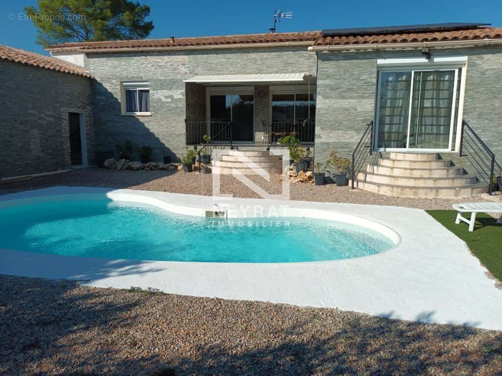 Dans zone artisanale montauroux  : local 50 m2  + 50 à fermer+ habitation - photo 3